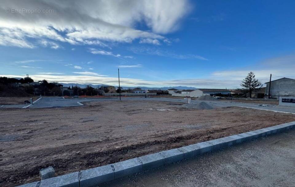 Terrain à POURRIERES