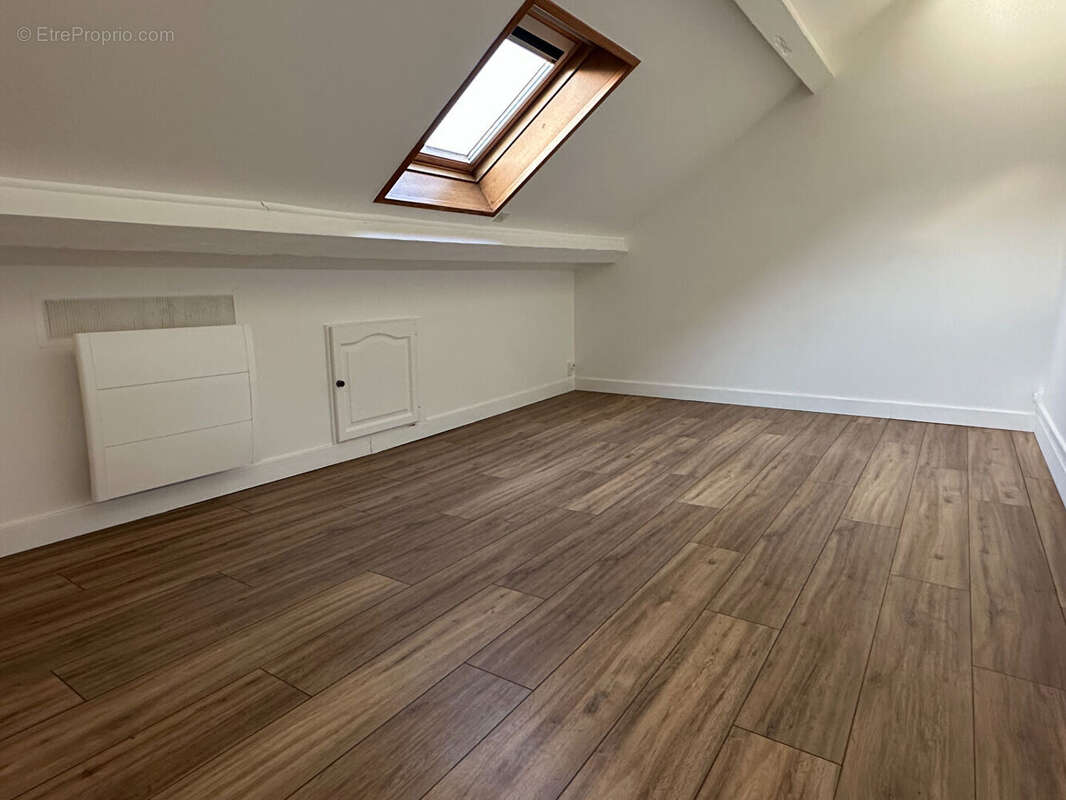 Appartement à SAINT-CYR-LA-RIVIERE