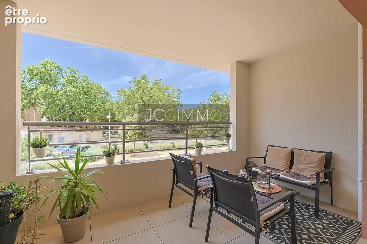 Appartement à SOLLIES-PONT