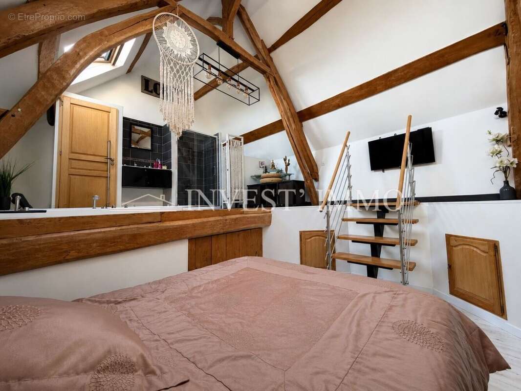 Maison en pierres rénovée – Charme, volumes et suite parentale exceptionnelle - photo 8