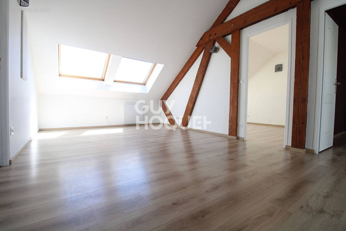 Appartement à BRIE-COMTE-ROBERT