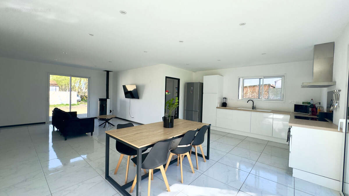 Maison à LE GUE-D'ALLERE