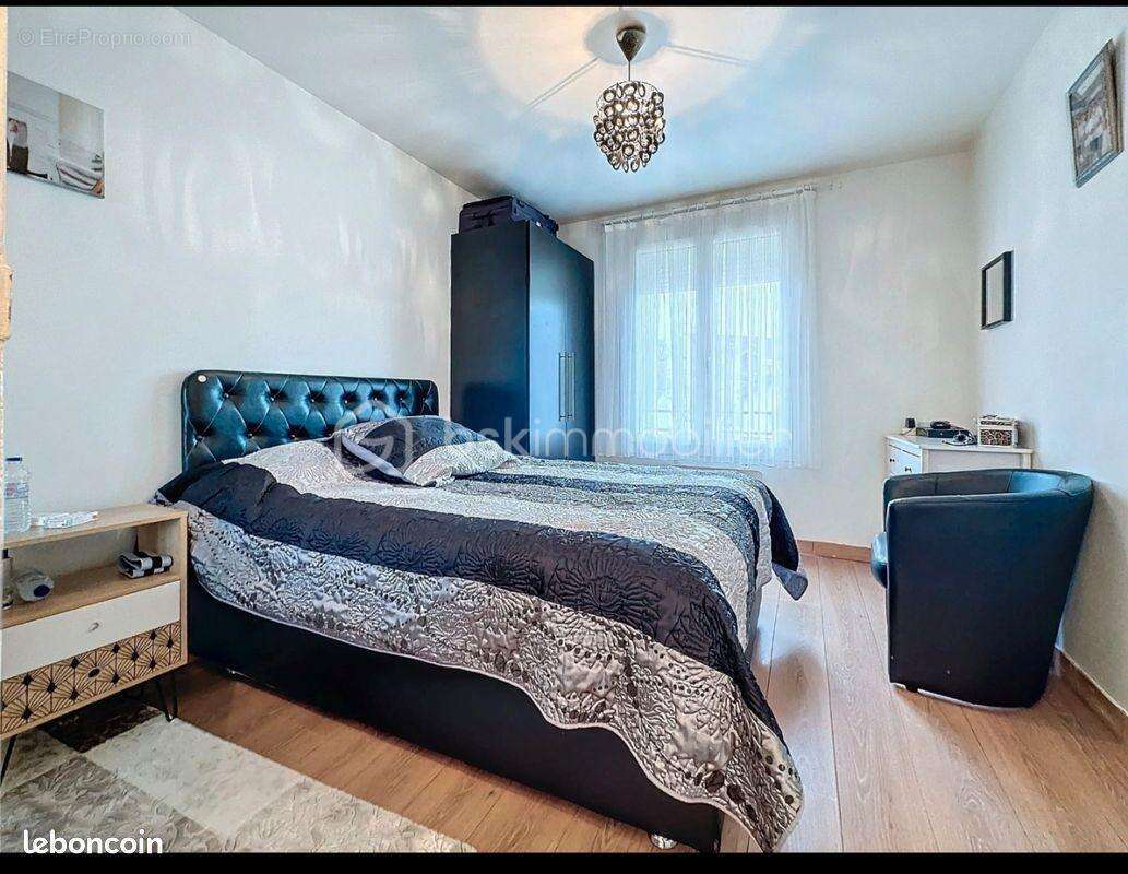 Appartement à SAINTE-GENEVIEVE-DES-BOIS