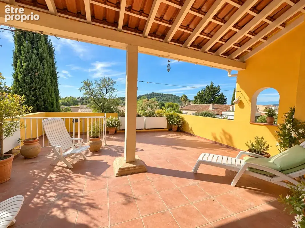 Carnoules - Belle villa familiale de 164 m2 avec piscine, garage sur 1320 m2 de terrain - photo 5