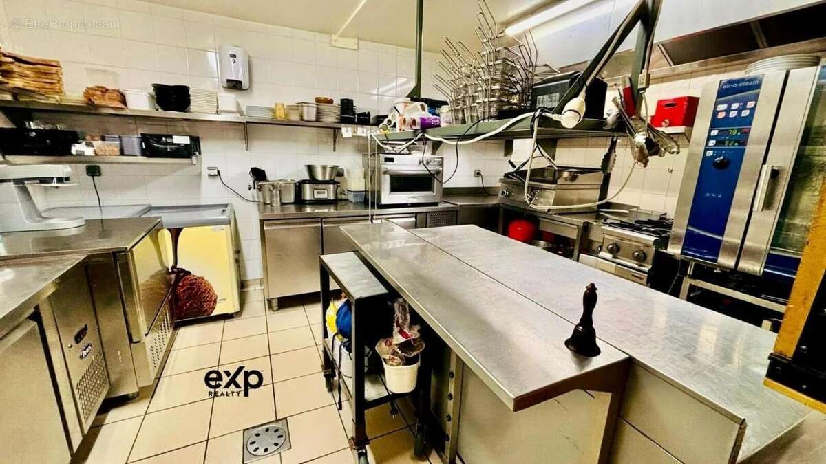 Commerce à SAINT-FRANCOIS-LONGCHAMP