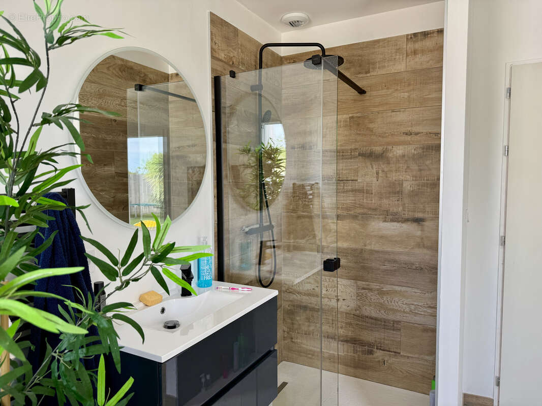 Maison à CHAMPAGNE-LES-MARAIS