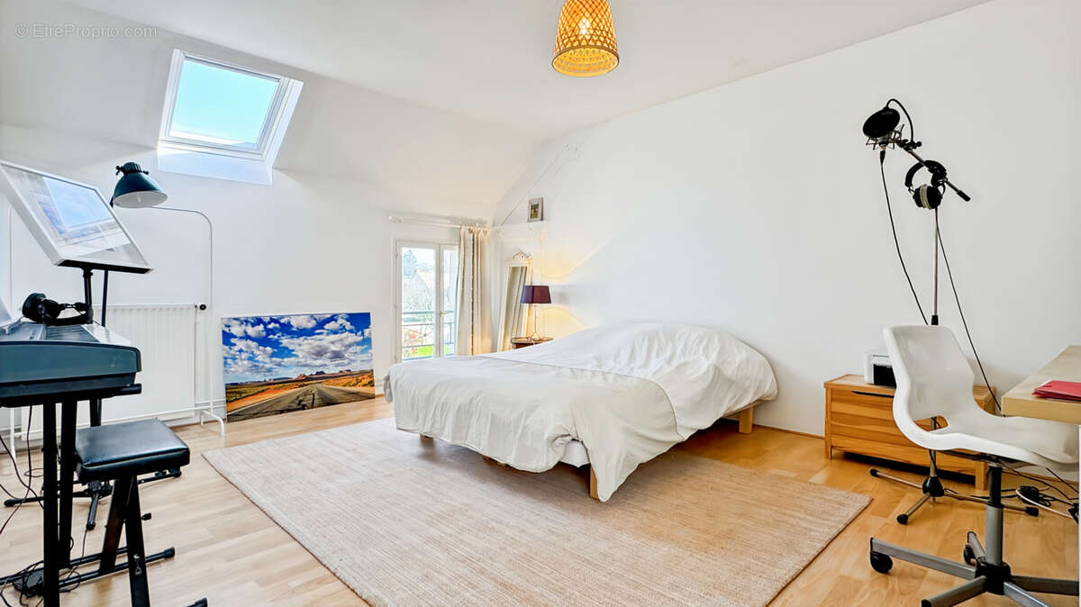 Maison à SAINT-NOM-LA-BRETECHE