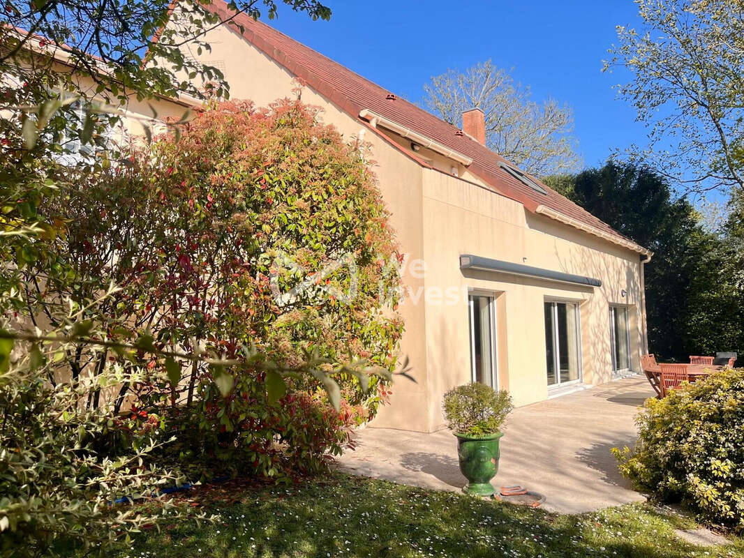 Maison 193 m² à Crecy-La-Chapelle  - photo 2