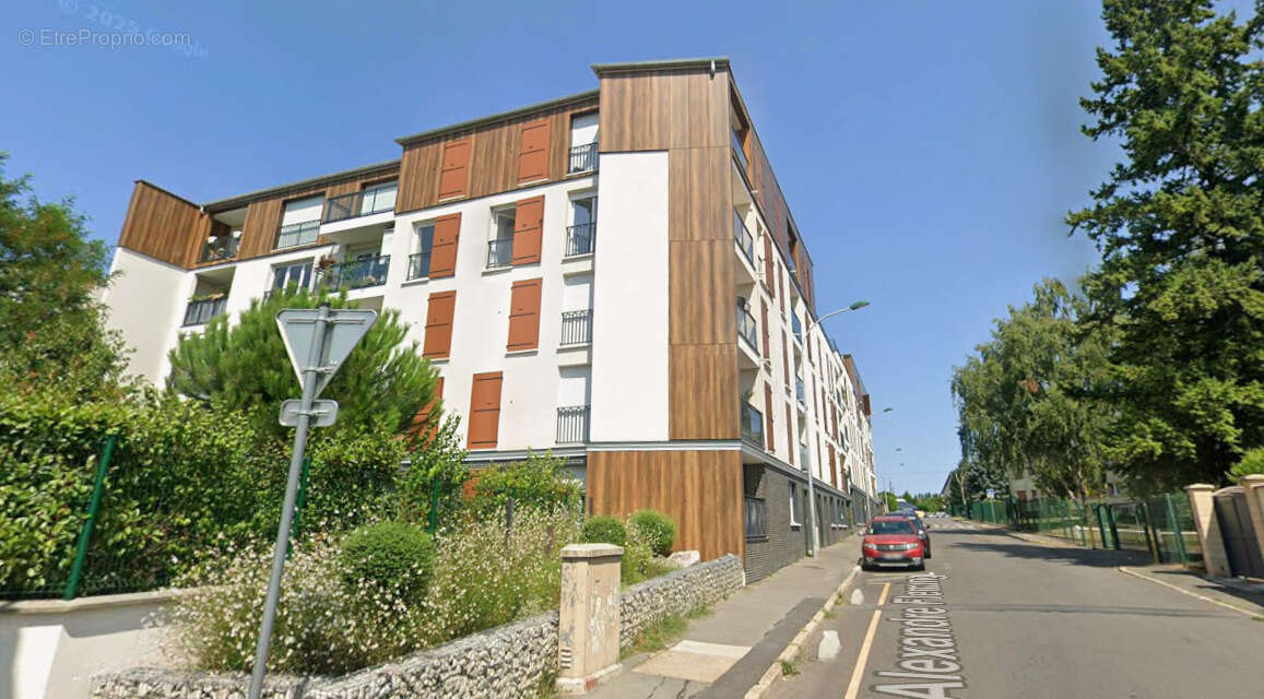 Appartement à EZANVILLE