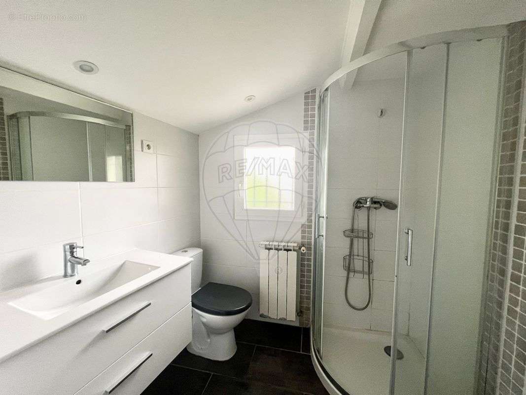 Maison à CHAILLEVETTE