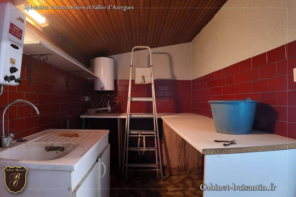 Local commercial avec stationnements - photo 10