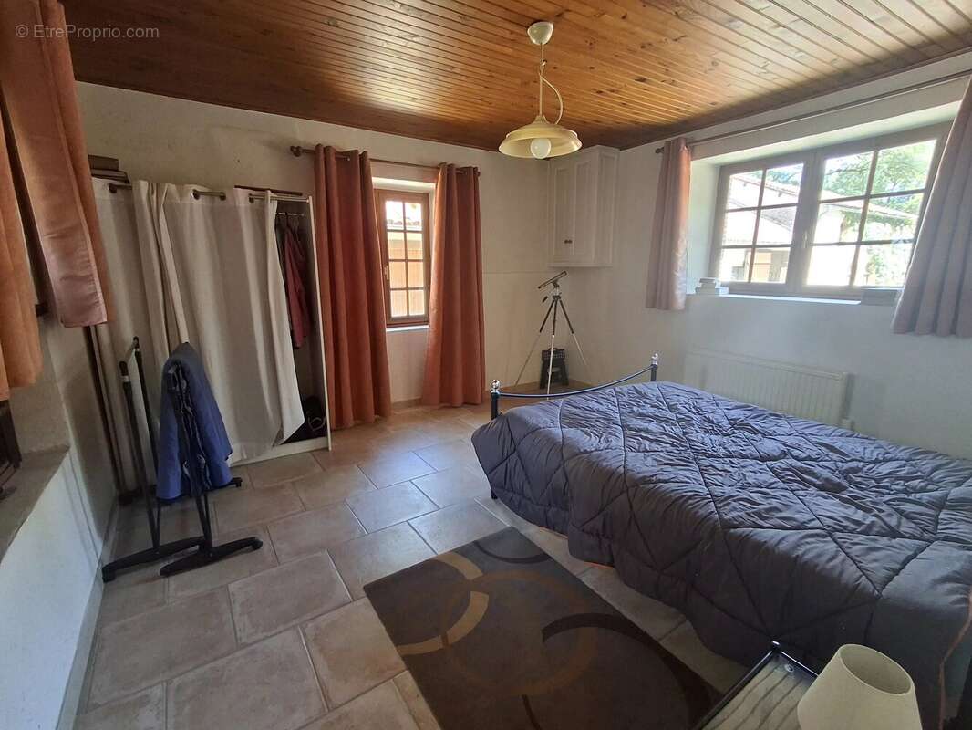2 maisons de campagne, de nombreuses dépendances et 28 hectares dans un cadre magnifique - photo 10
