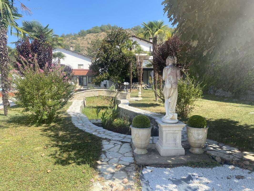 petit étang sans eau - Maison à CAHORS