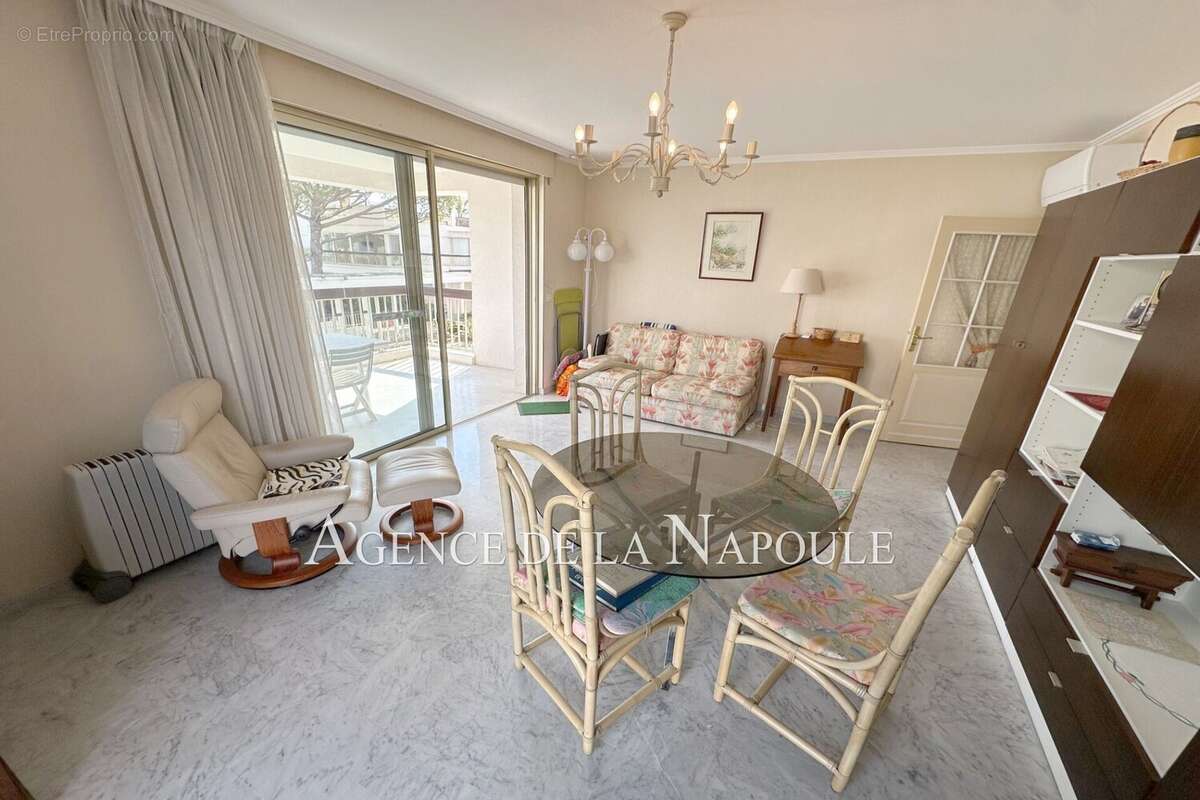 Appartement à MANDELIEU-LA-NAPOULE