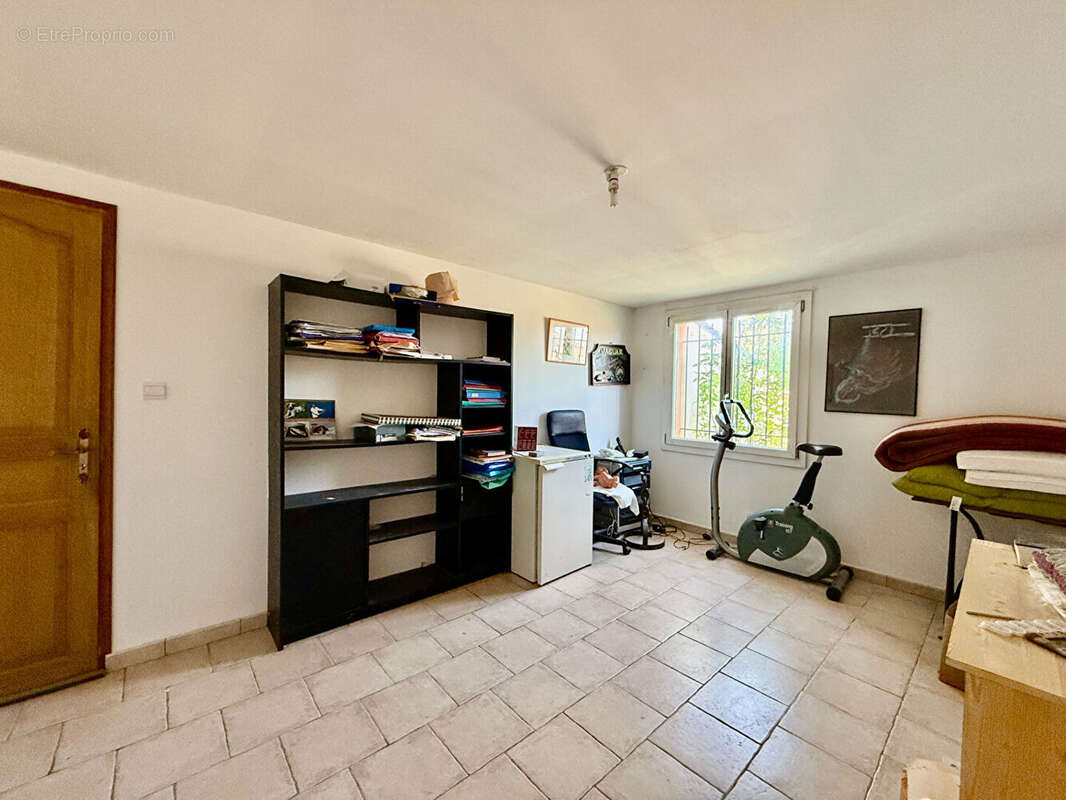 Maison à SAINT-LAURENT-DES-ARBRES