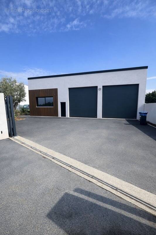 Commerce à SAINT-VIVIEN