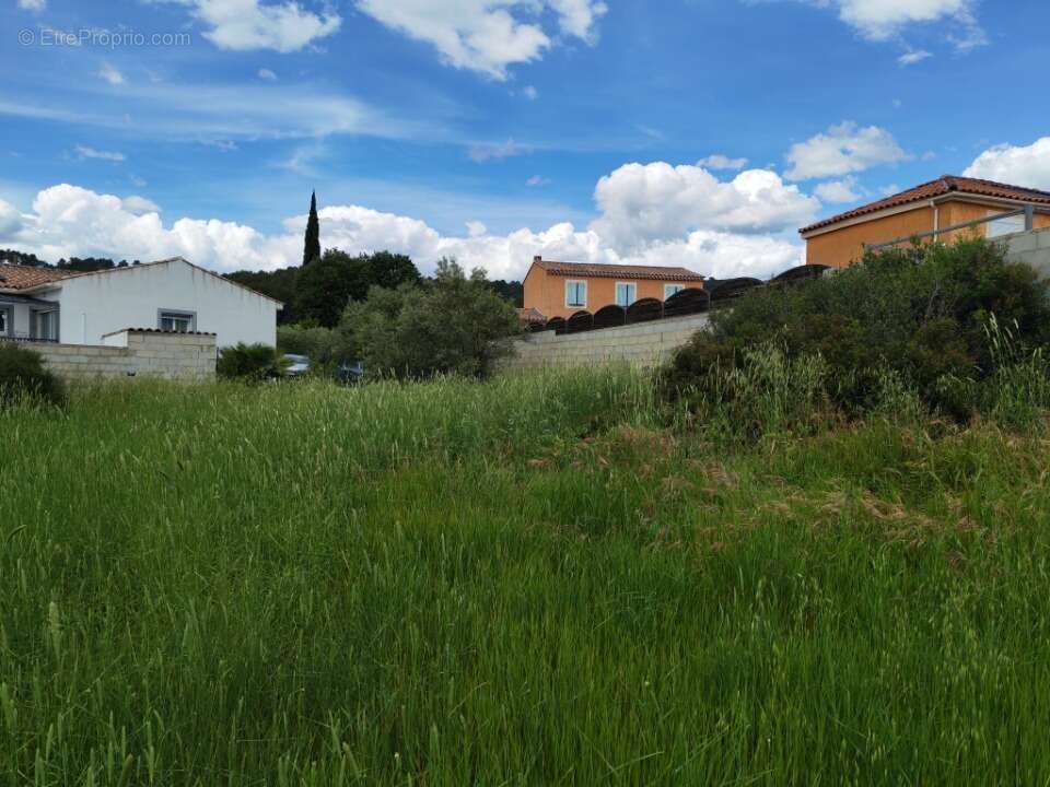 Terrain 750 m² à Le Cannet-Des-Maures  - photo 2