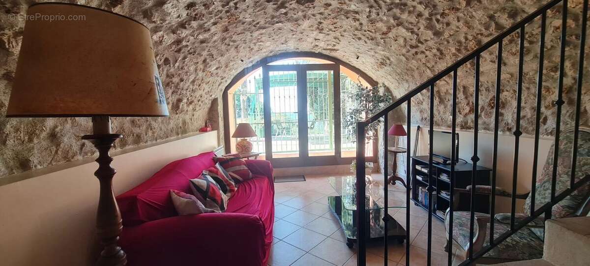 Maison à CASTAGNIERS