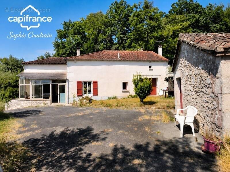 Maison à MONTAIGU-DE-QUERCY
