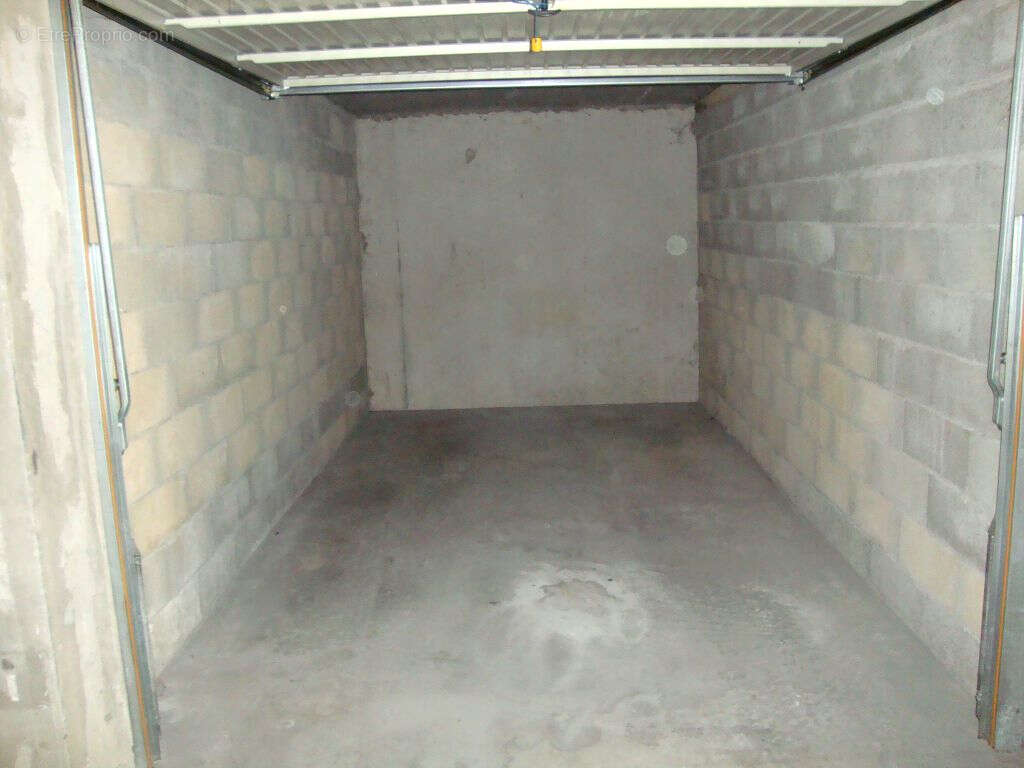 Parking à BELLEGARDE-SUR-VALSERINE