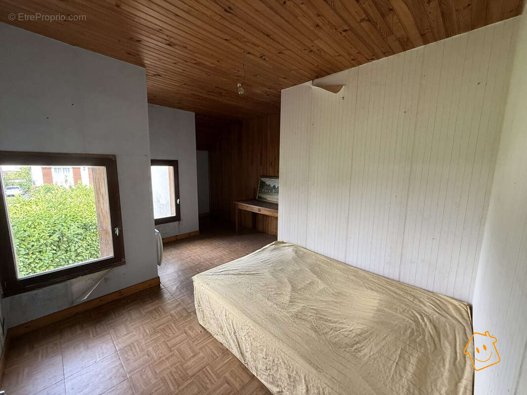 Maison 142 m² à Saint-Doulchard  - photo 8
