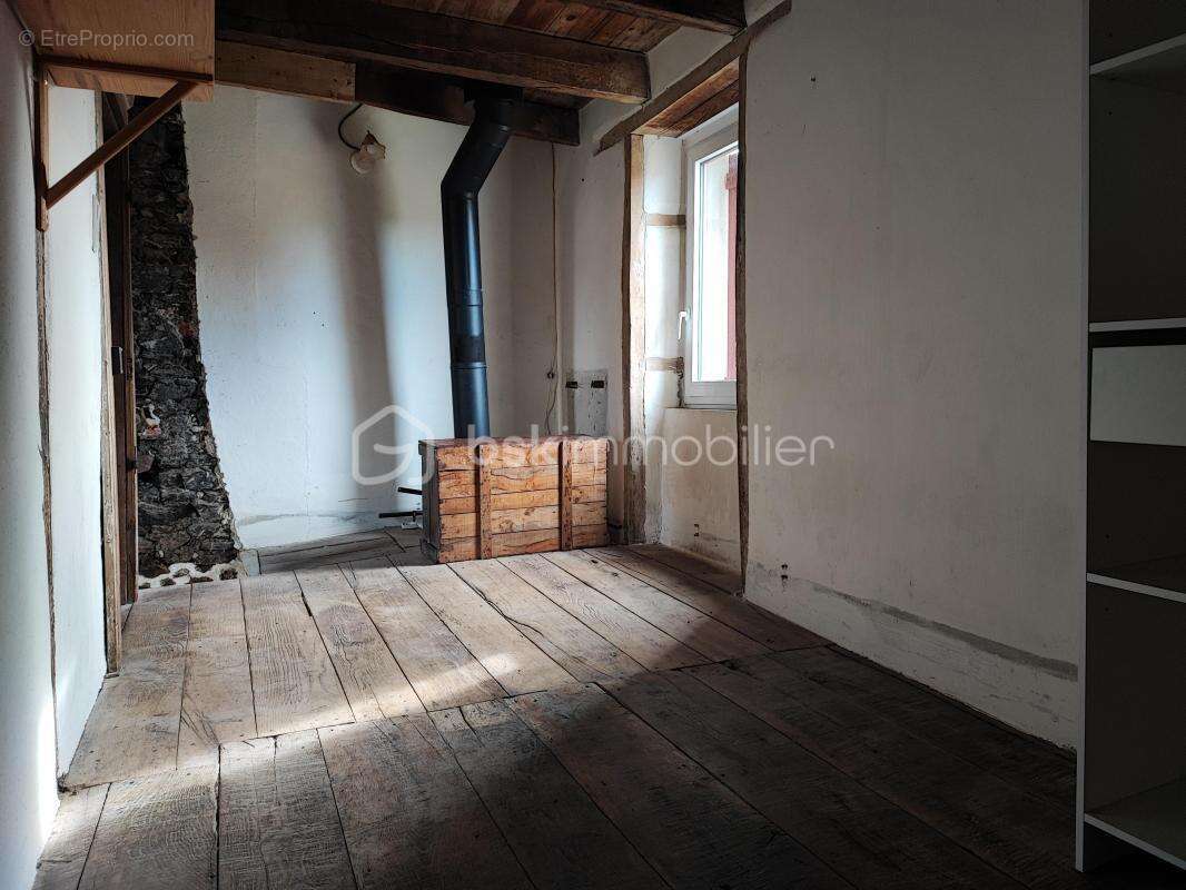 Maison à NEUVIC-ENTIER