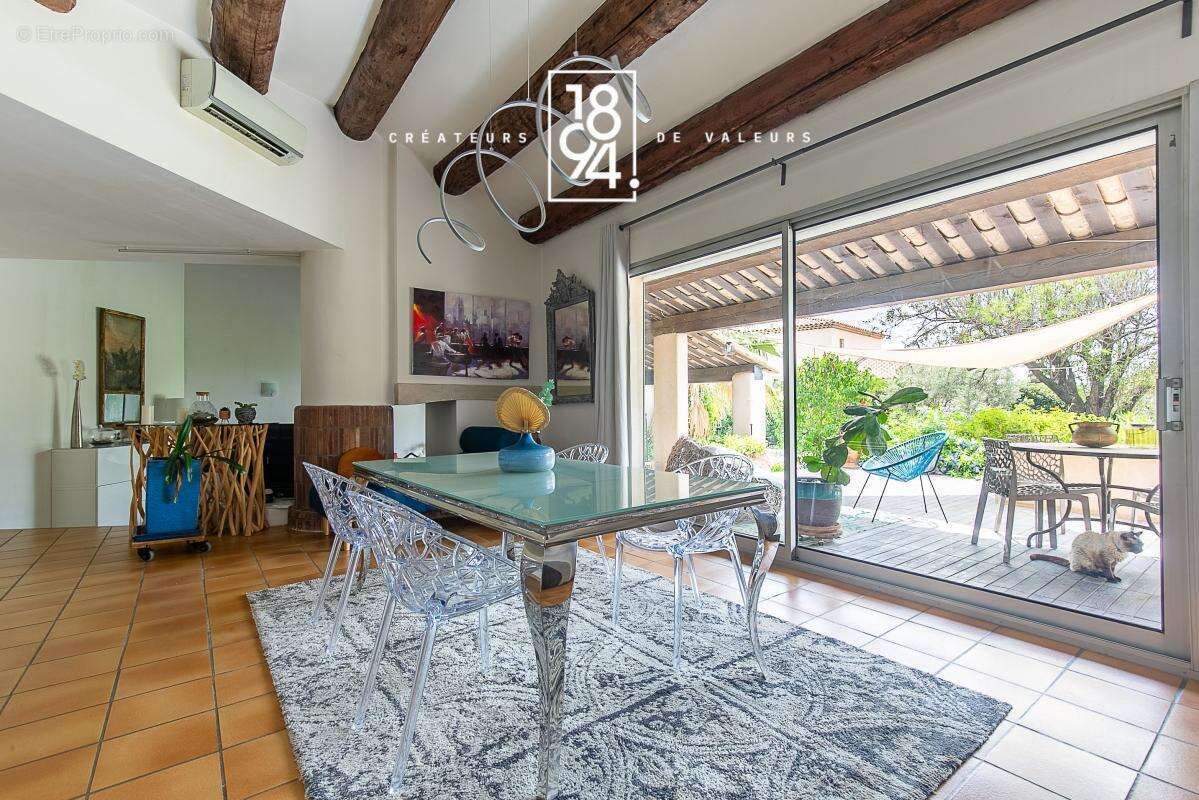 Maison 7 pièces à vendre La Fare les Oliviers (13580)  167m2  Jardin  Piscine - photo 6