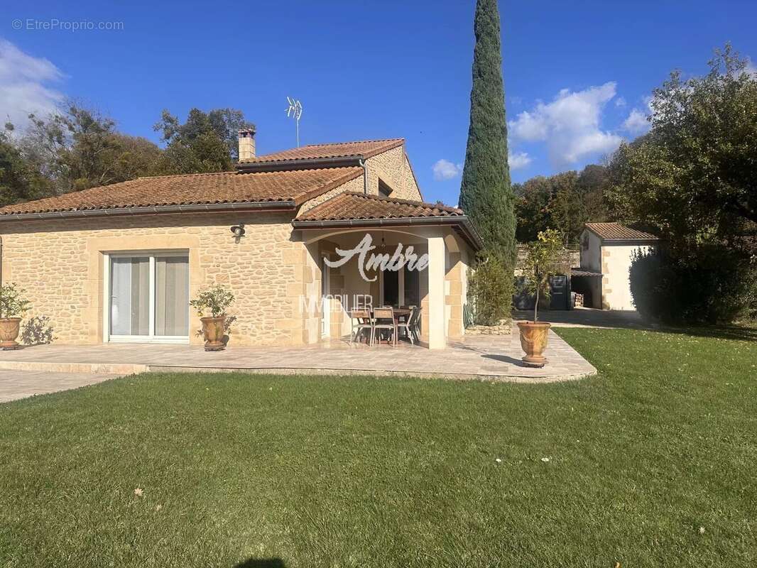 Maison à MONTELEGER