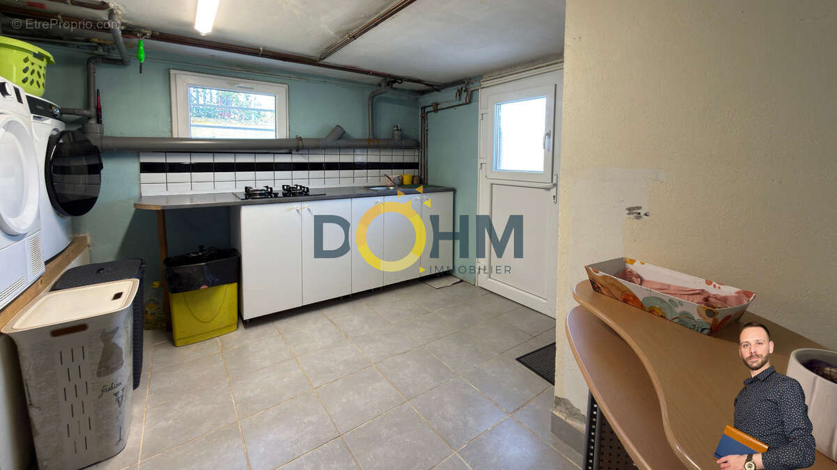 Maison semi-mitoyenne - 121m2 - 5 pièces - 4 chambres - photo 11