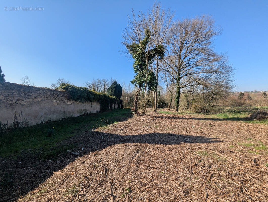Terrain à CHAUDENEY-SUR-MOSELLE