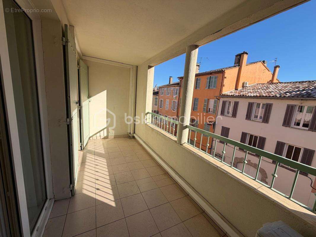 Appartement à LE MUY