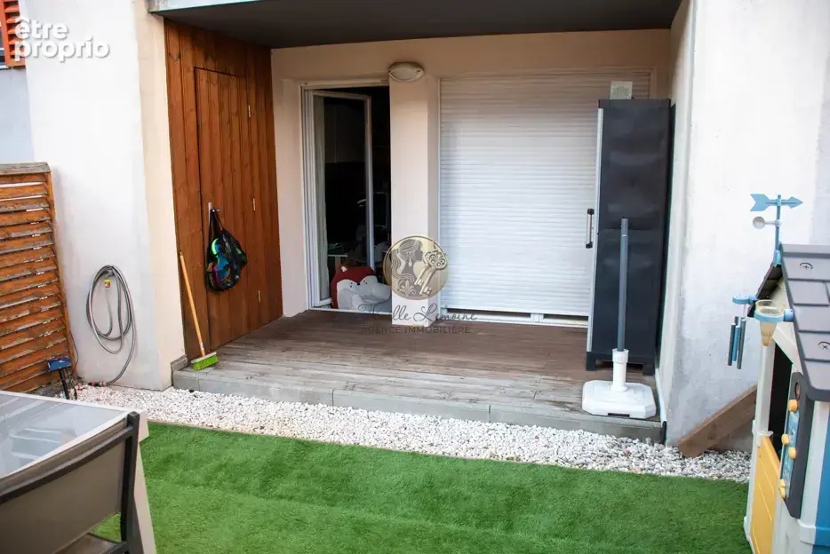 Produit rare à Marcy-l’Étoile   T3 traversant avec deux jardins Privatifs, piscine et double garage - photo 5