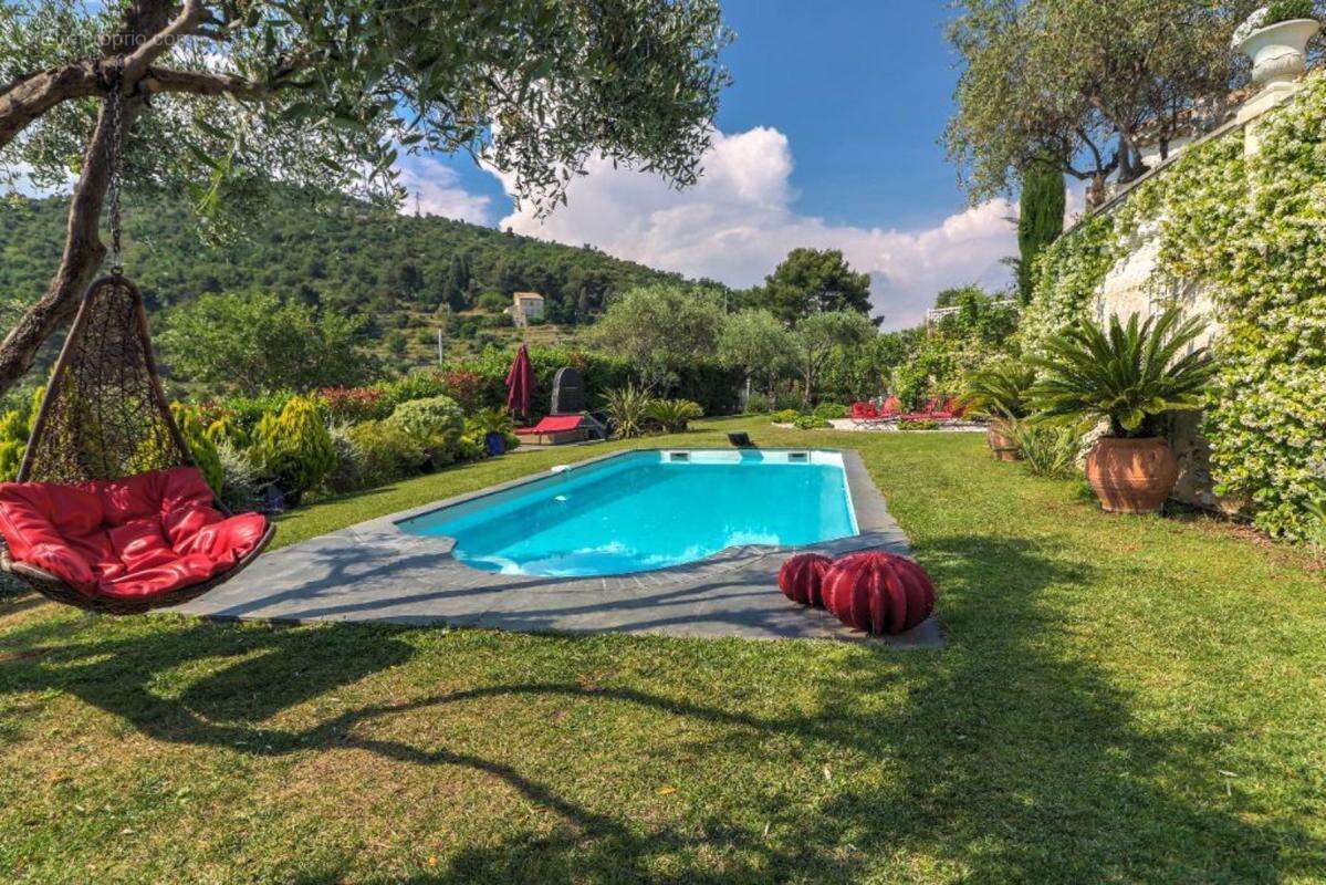 Élégant mas provençal avec un sublime jardin et piscine !! - photo 3