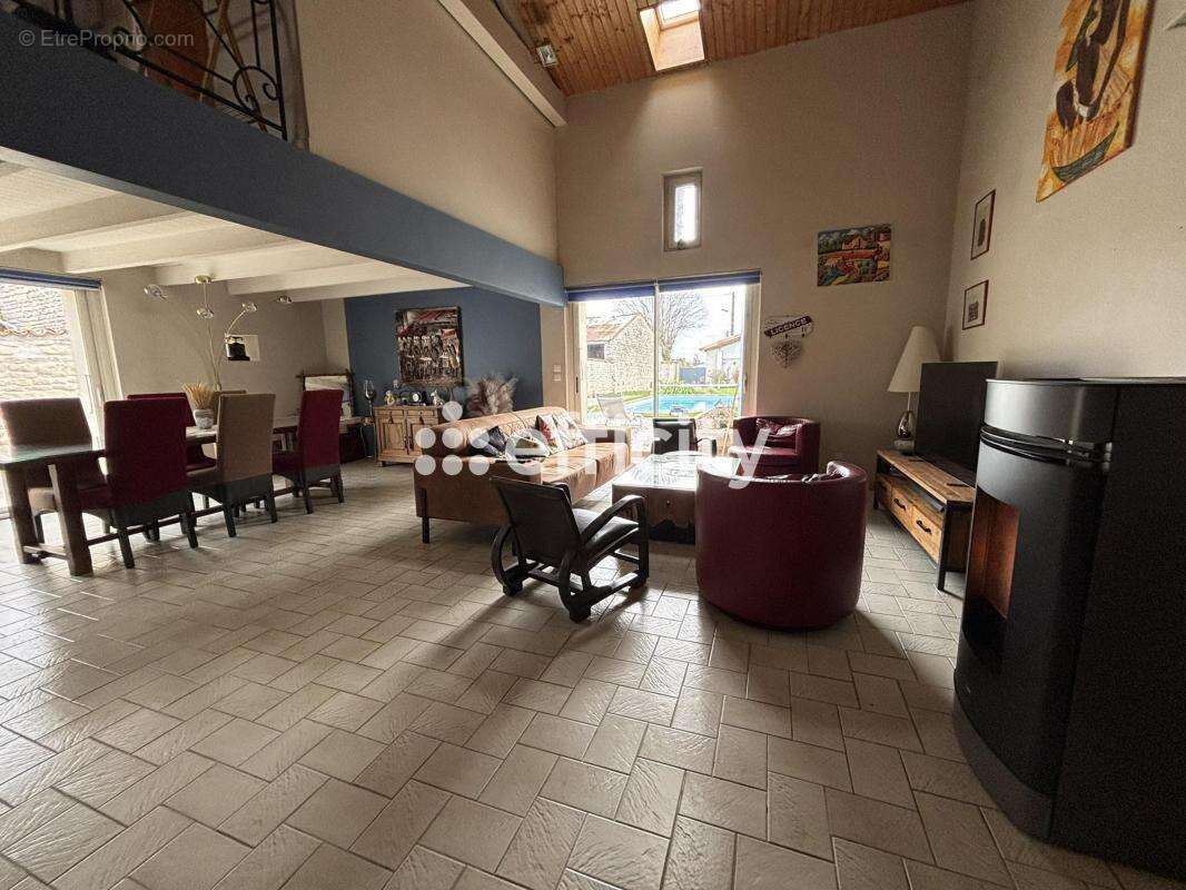 Maison à SAINT-JEAN-DE-LIVERSAY