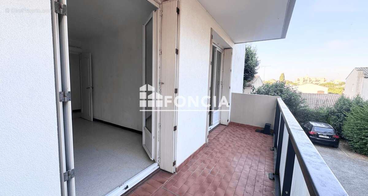 Beaux volumes et fort potentiel pour ce 79 m² avec double séjour, garage, parking et cave - photo 9