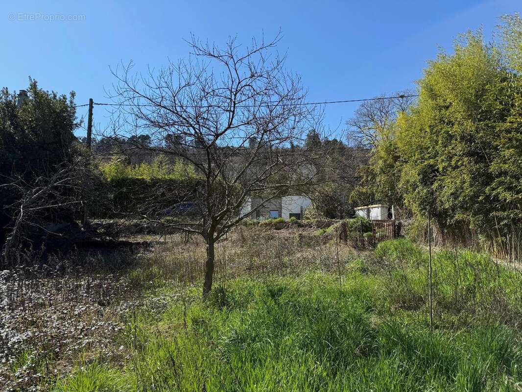   - Terrain à AUBENAS