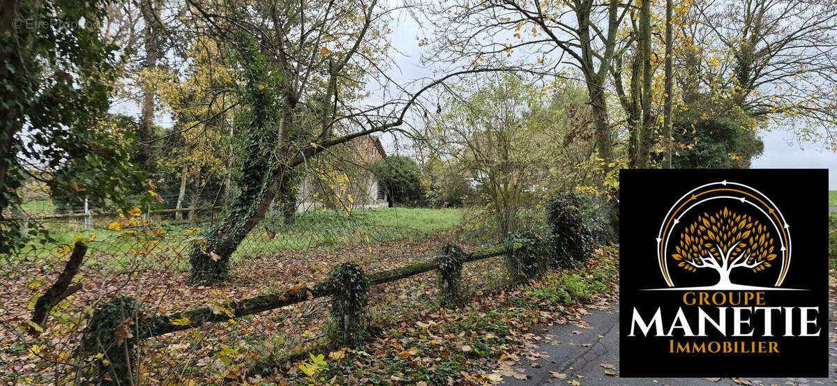 Terrain à MONCHECOURT