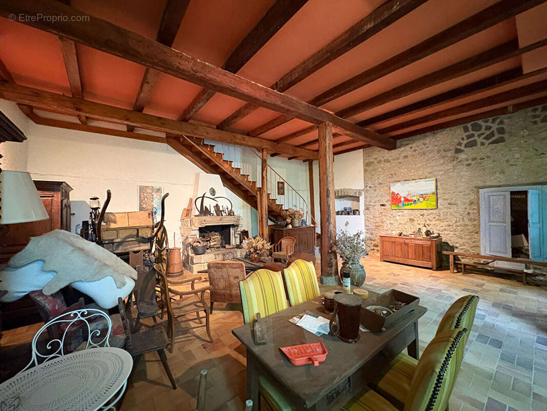 Maison Vissac Auteyrac 5 pièce(s) 170 m2 - photo 4