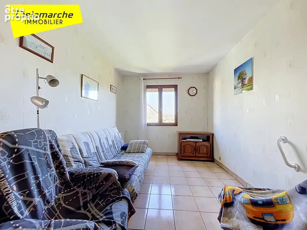A VENDRE : Maison de plain pied dans le bourg de Gavray - photo 4
