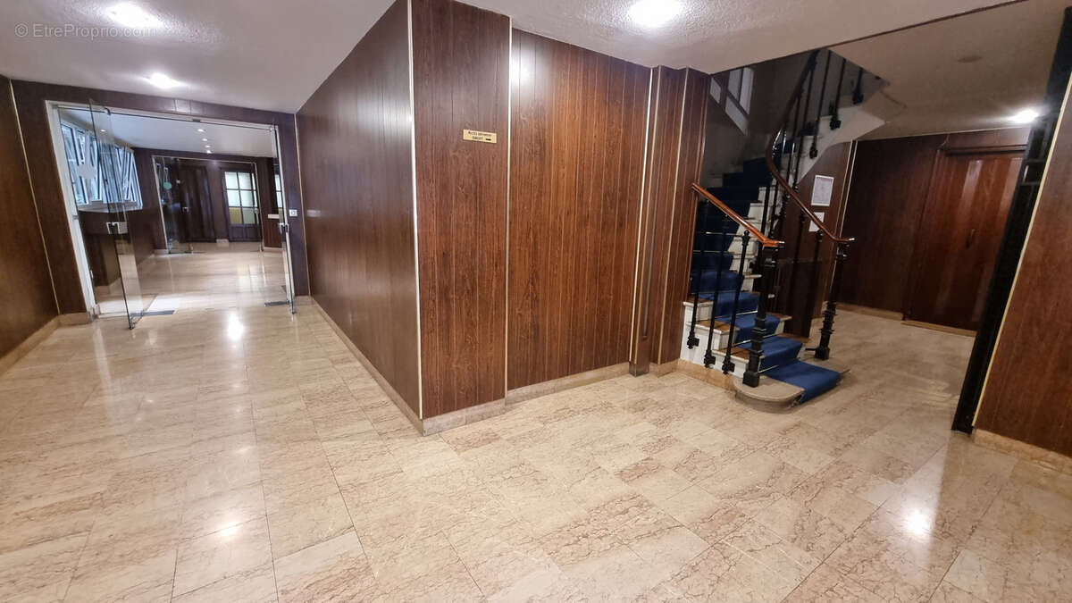 Commerce à PARIS-16E