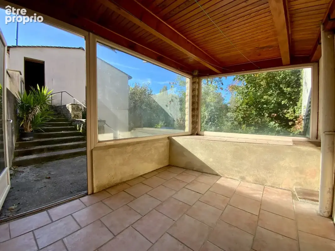 Maison dans Jonzac avec garage et jardin - photo 11