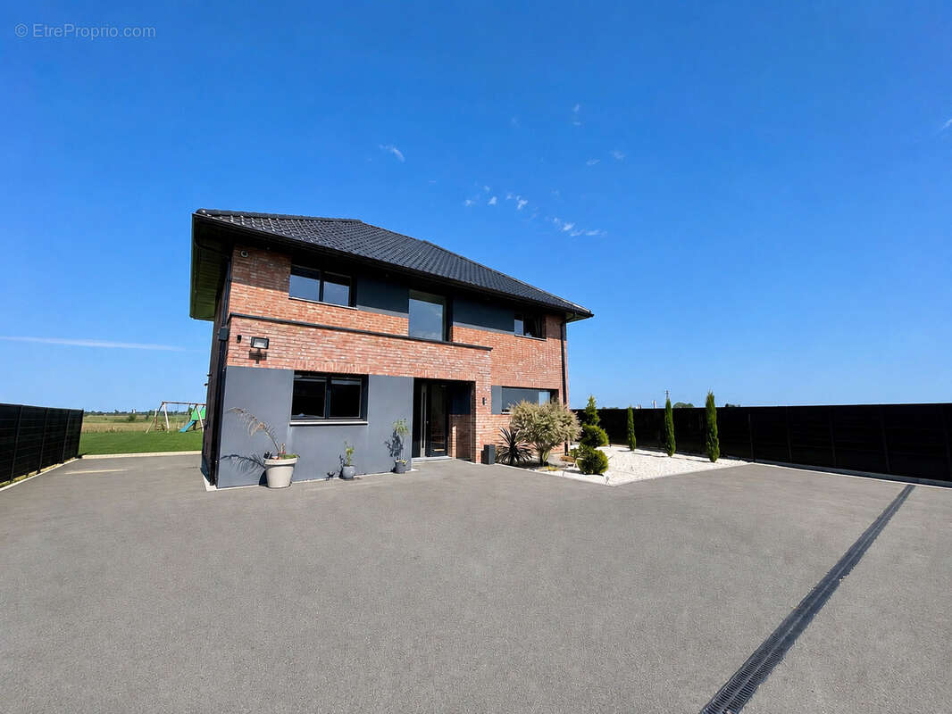 Maison à PROVIN