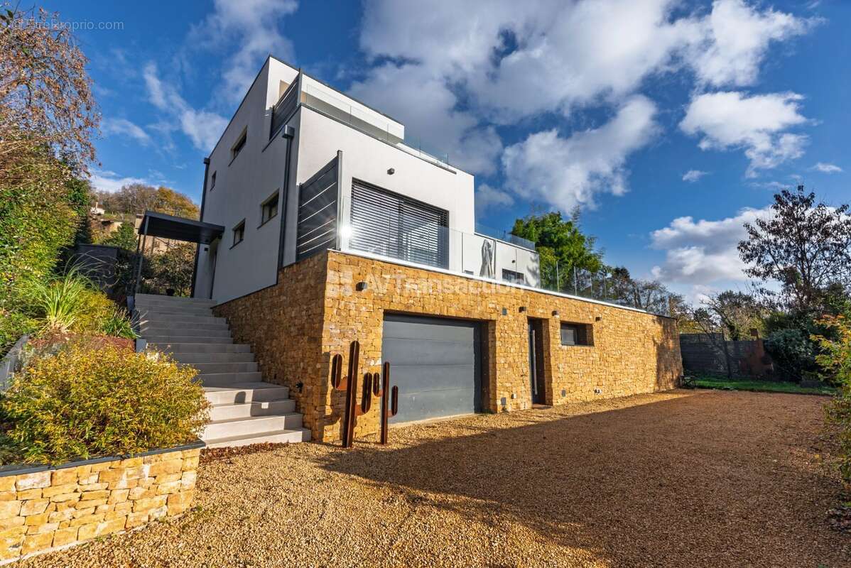 Maison à SAINT-CYR-AU-MONT-D'OR