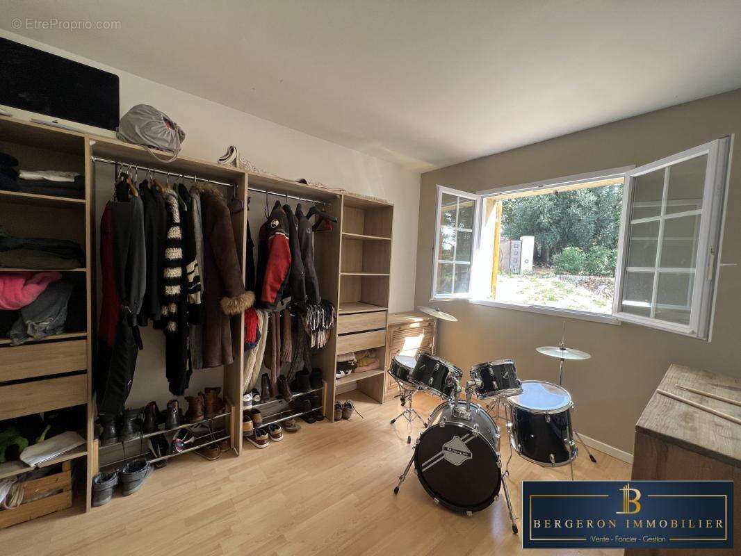 Maison à SAINT-CEZAIRE-SUR-SIAGNE