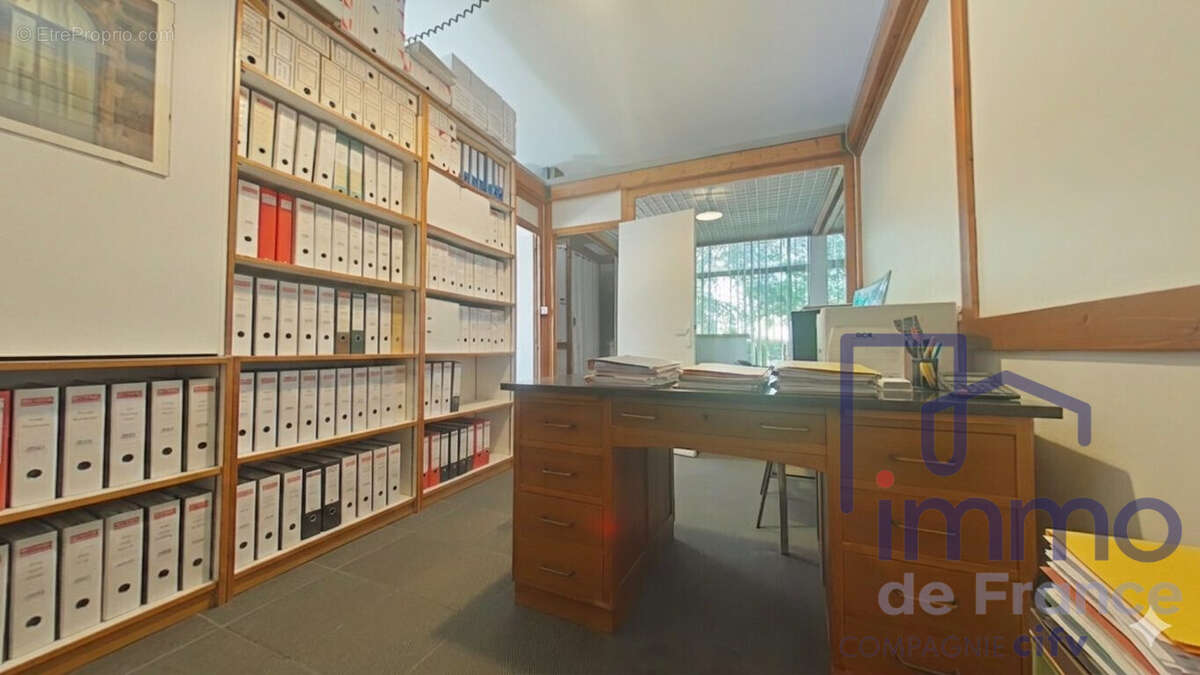Commerce 240 m² à Saint-Etienne  - photo 3