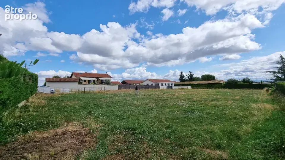 Photo Terrain à Montbrison au prix de 56 000€