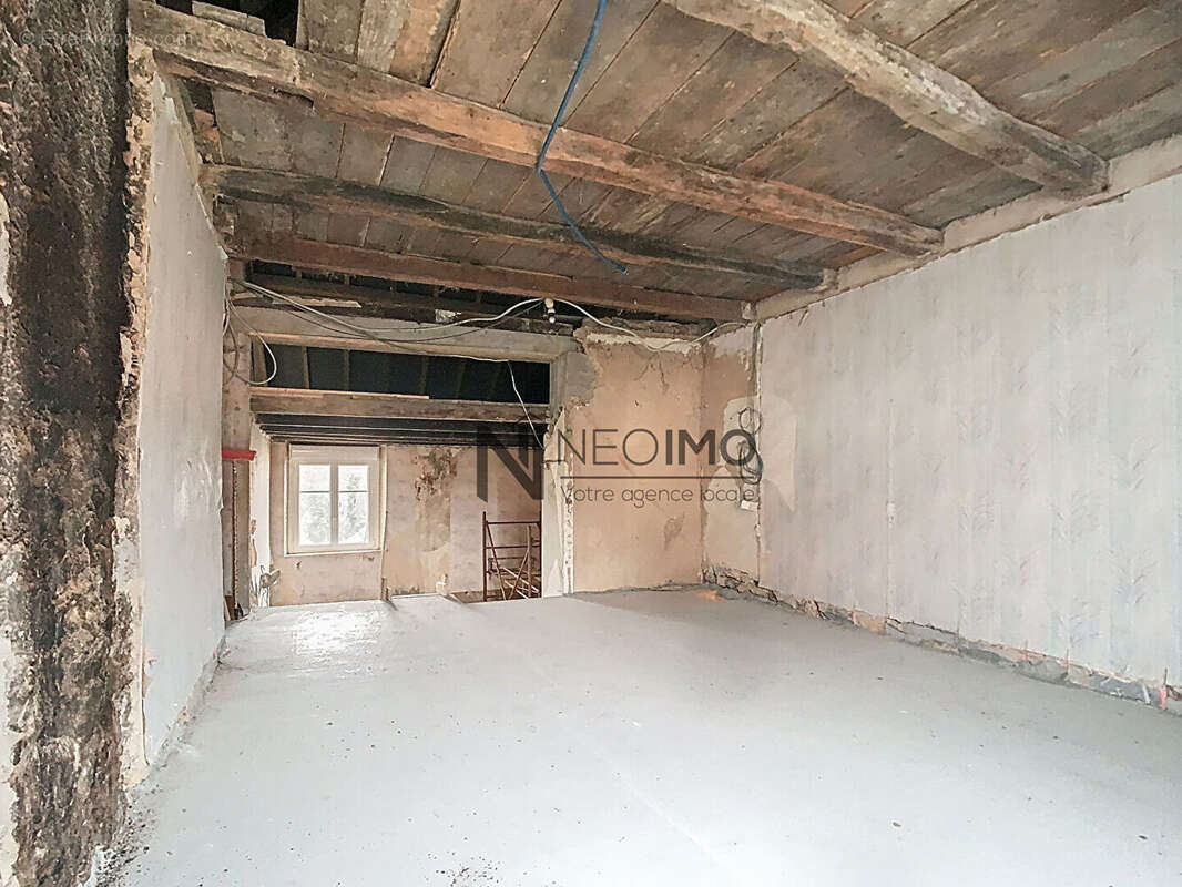 Maison à ROUVRES-LA-CHETIVE