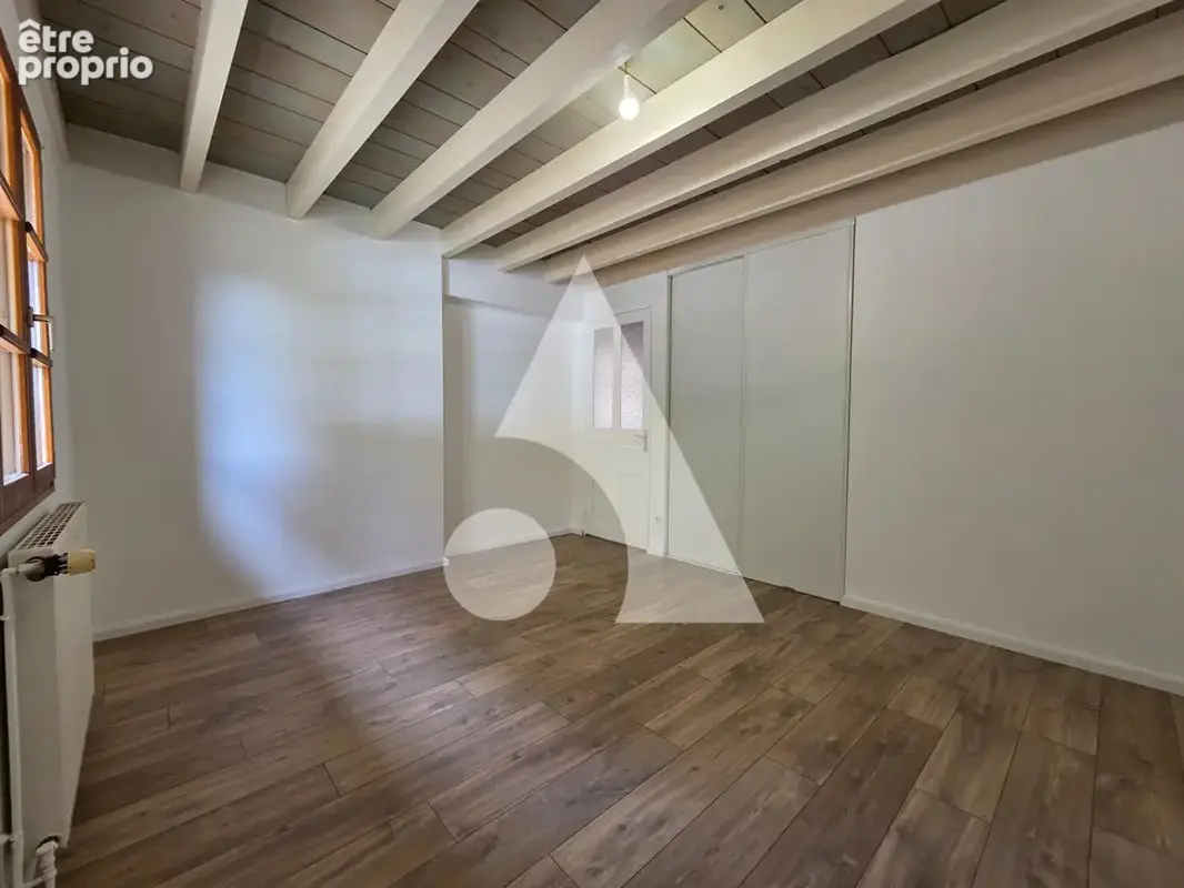 Maison bressane rénovée, 3 chambres, mezzanine, garage et terrain de 1 271 m² - photo 11