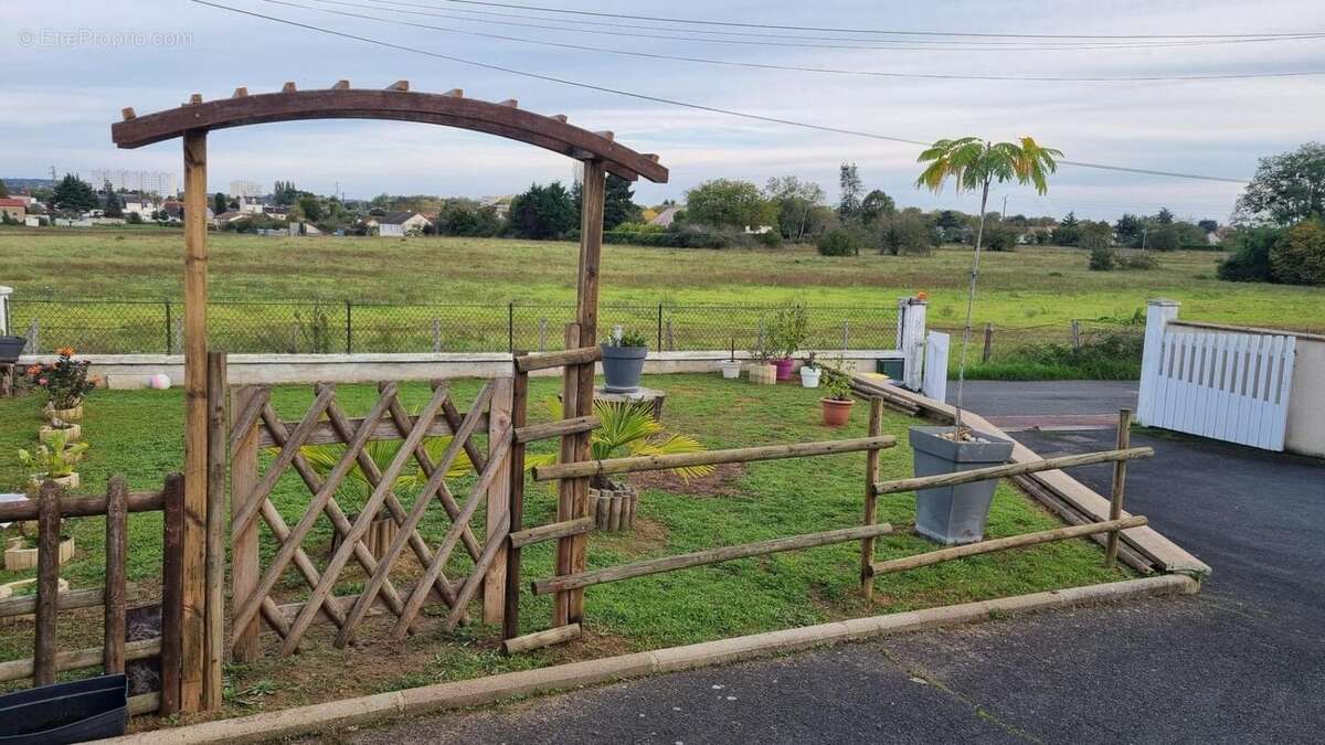 Photo 2 - Maison à CHATELLERAULT
