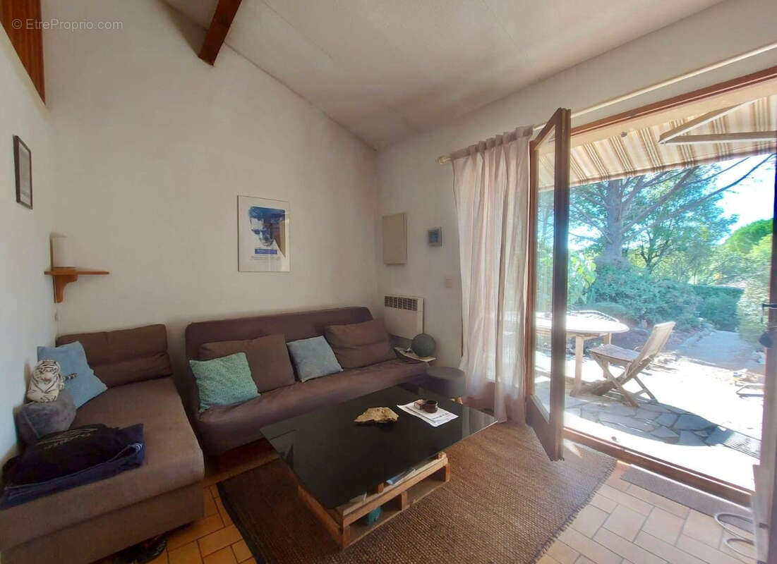 Appartement à TOURRETTES